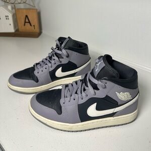 Nike Air Jordan 1 Mid Women’s 8 Gray Black White Sneakers Retro